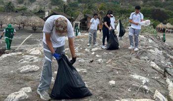 Jornada de limpieza en la playa