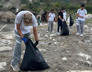 Jornada de limpieza en la playa