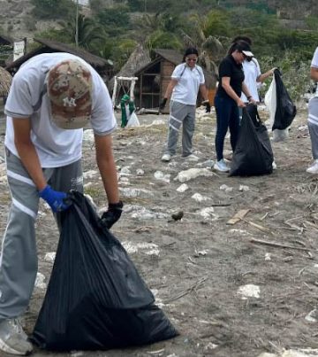 Jornada de limpieza en la playa