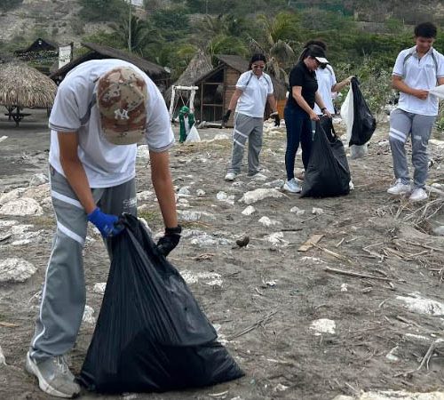 Jornada de limpieza en la playa
