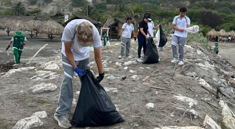 Jornada de limpieza en la playa
